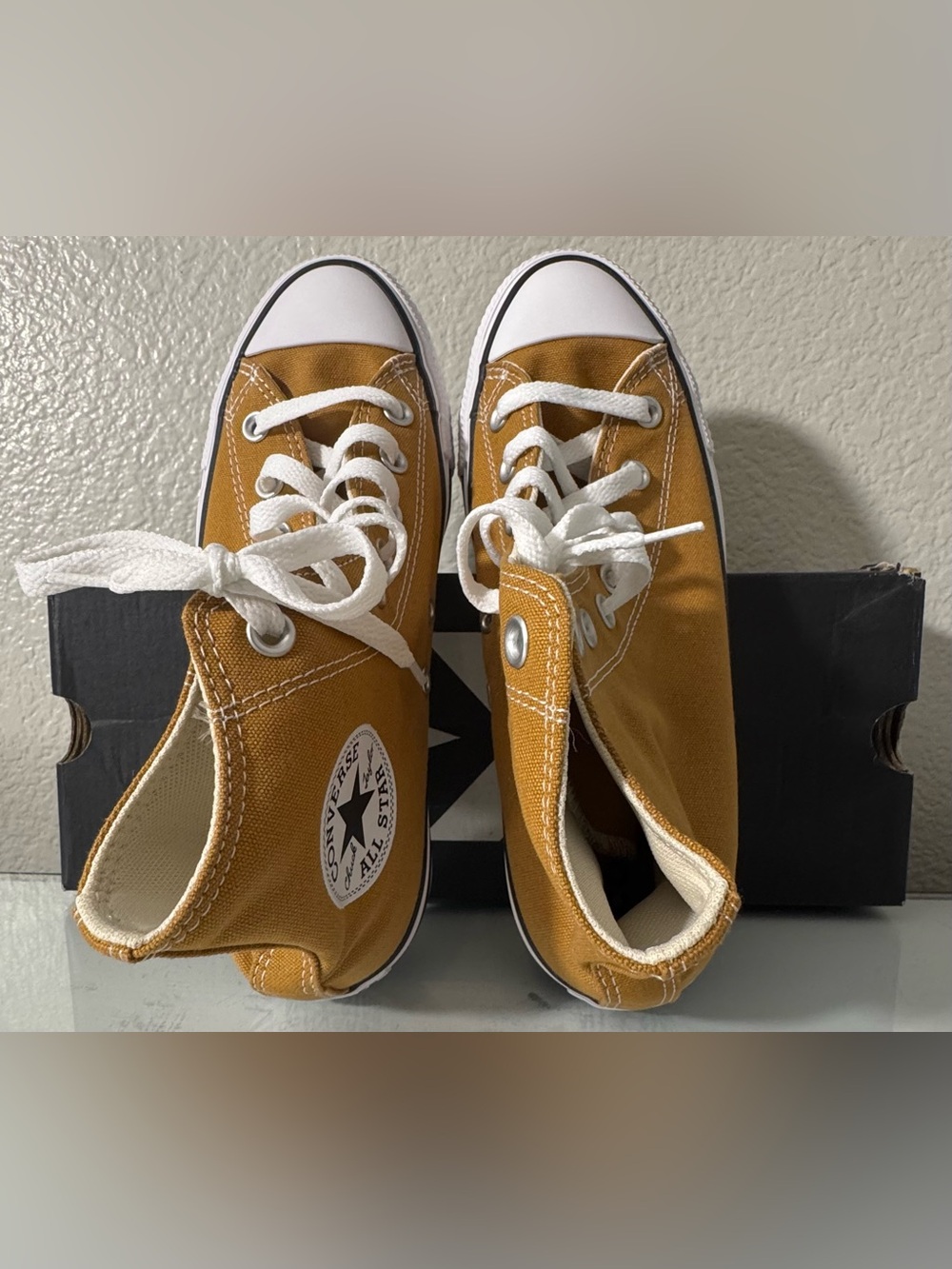 Converse High Top in Amber Brew Size 8 - Picture 3 of 5